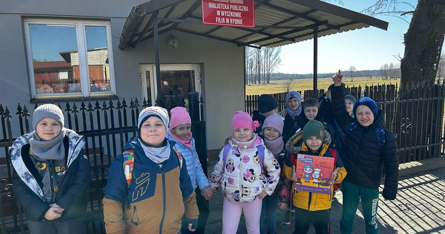 PIERWSZAKI W BIBLIOTECE