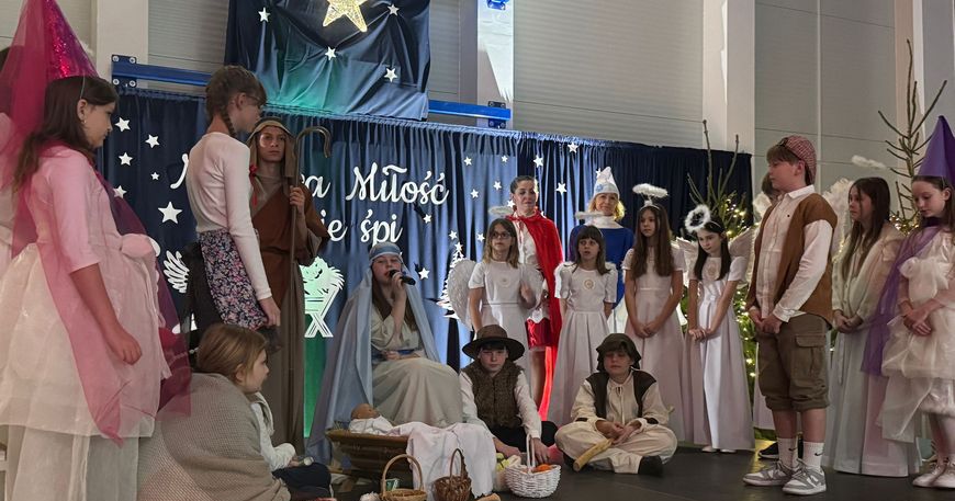 MALEŃKA MIŁOŚĆ W ŻŁOBIE ŚPI...